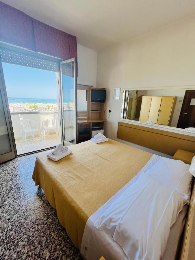 Hotel Columbia Frontemare Ρίμινι Εξωτερικό φωτογραφία