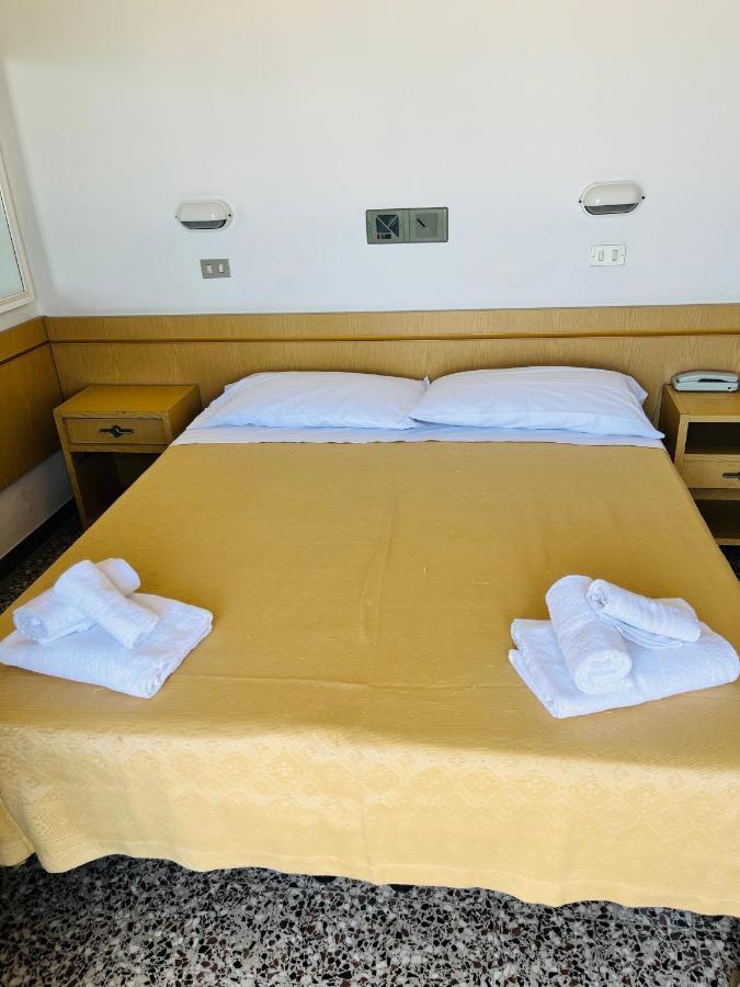 Hotel Columbia Frontemare Ρίμινι Εξωτερικό φωτογραφία