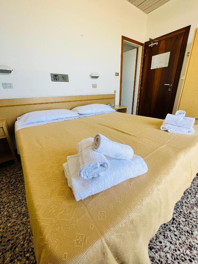 Hotel Columbia Frontemare Ρίμινι Εξωτερικό φωτογραφία