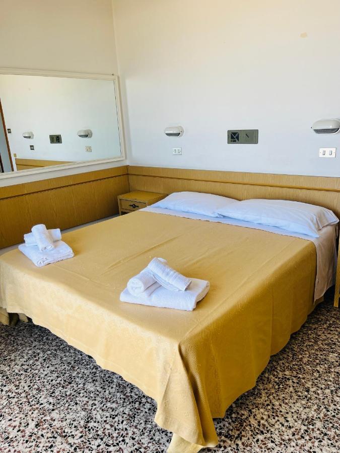 Hotel Columbia Frontemare Ρίμινι Εξωτερικό φωτογραφία