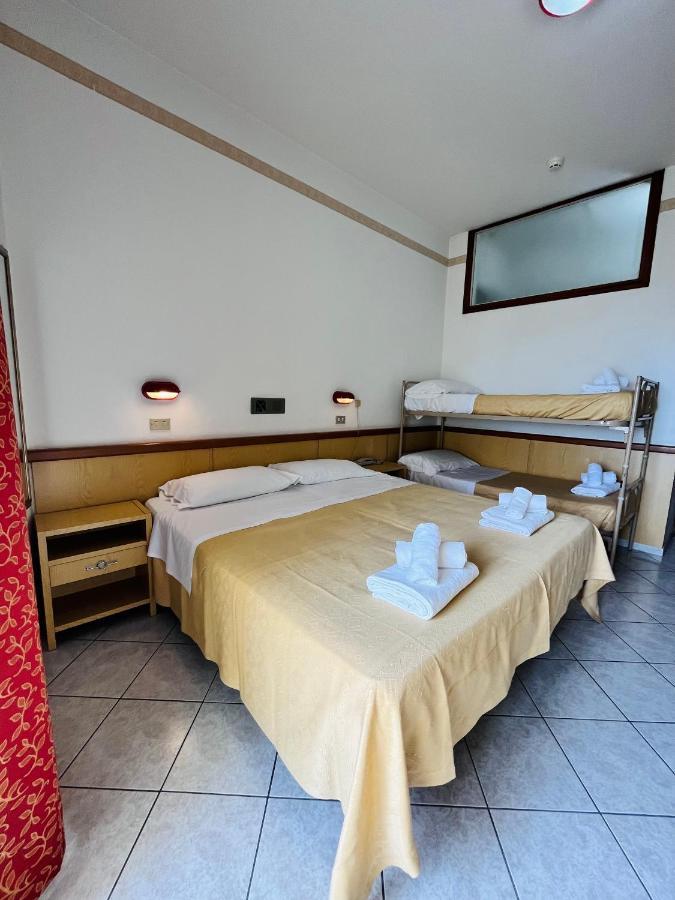 Hotel Columbia Frontemare Ρίμινι Εξωτερικό φωτογραφία