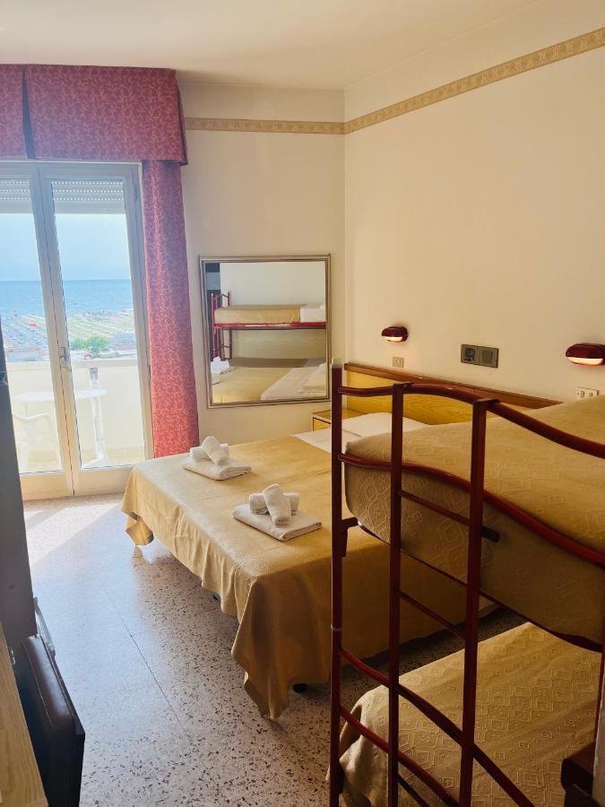 Hotel Columbia Frontemare Ρίμινι Εξωτερικό φωτογραφία