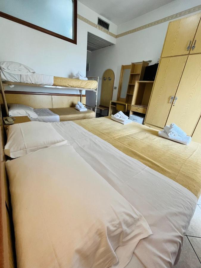 Hotel Columbia Frontemare Ρίμινι Εξωτερικό φωτογραφία