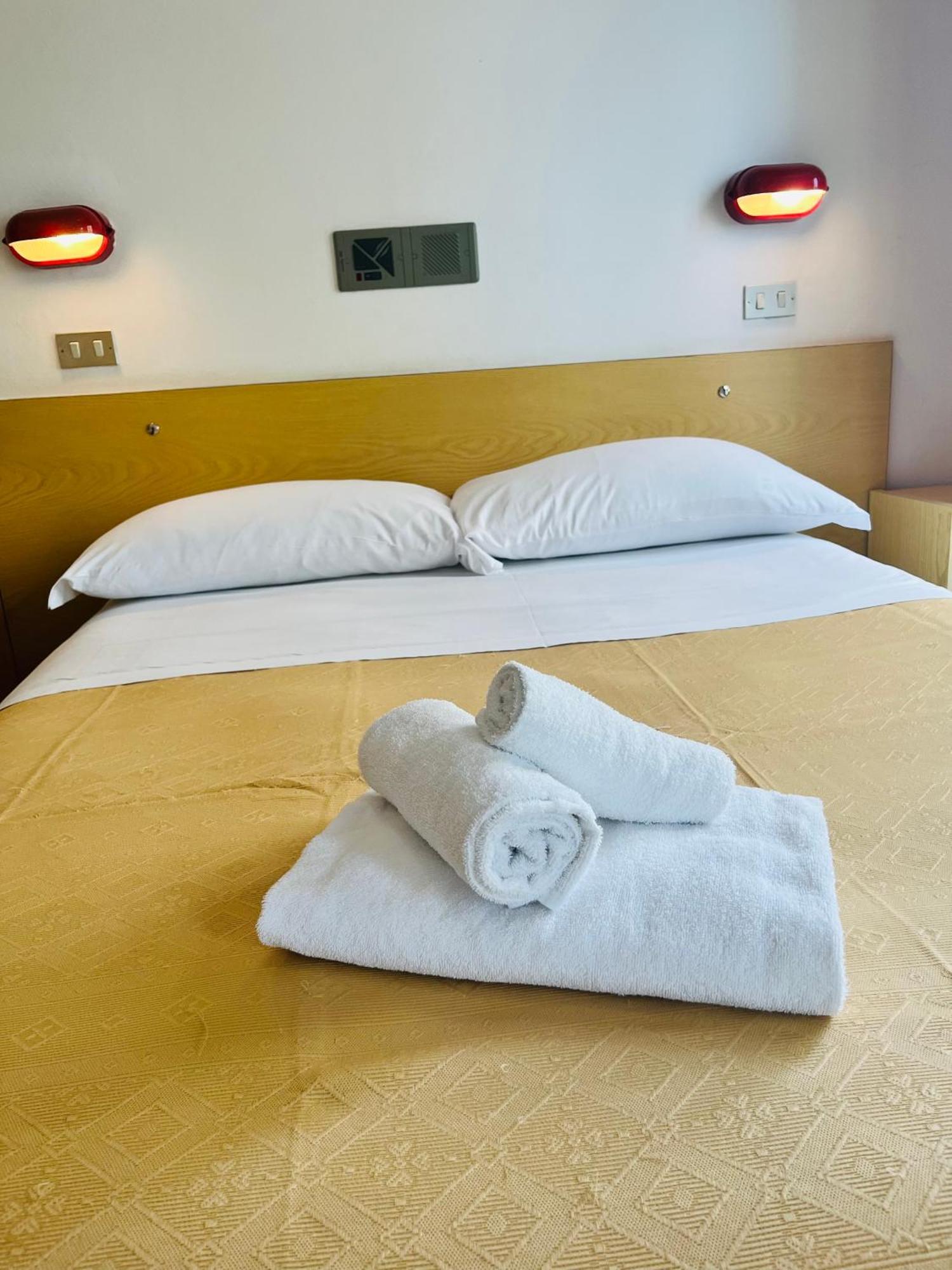 Hotel Columbia Frontemare Ρίμινι Εξωτερικό φωτογραφία