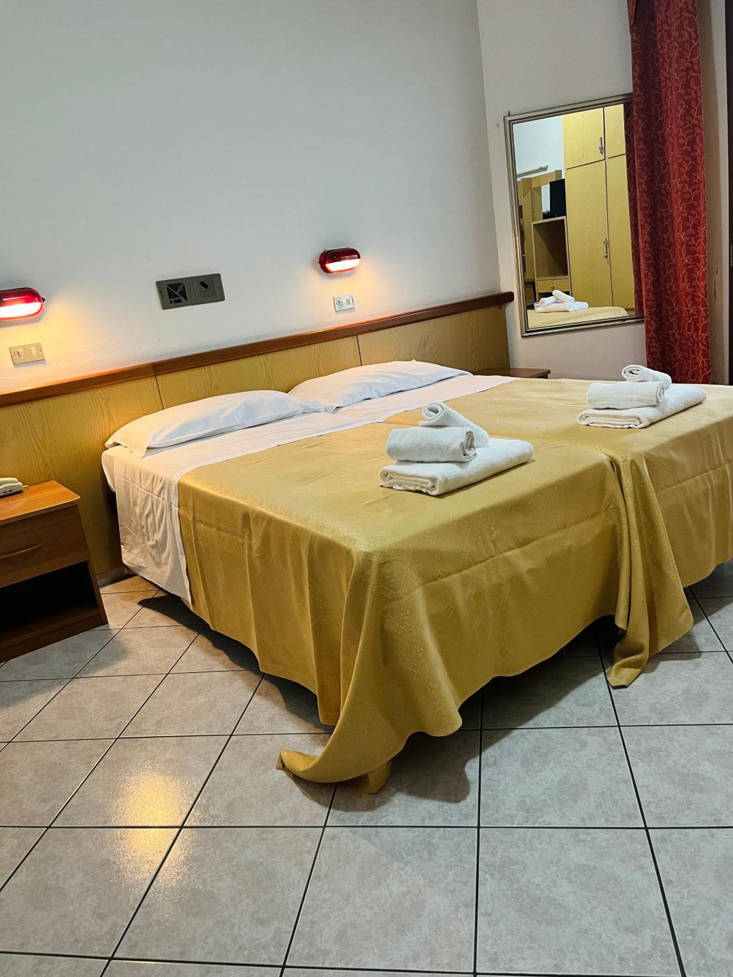 Hotel Columbia Frontemare Ρίμινι Εξωτερικό φωτογραφία
