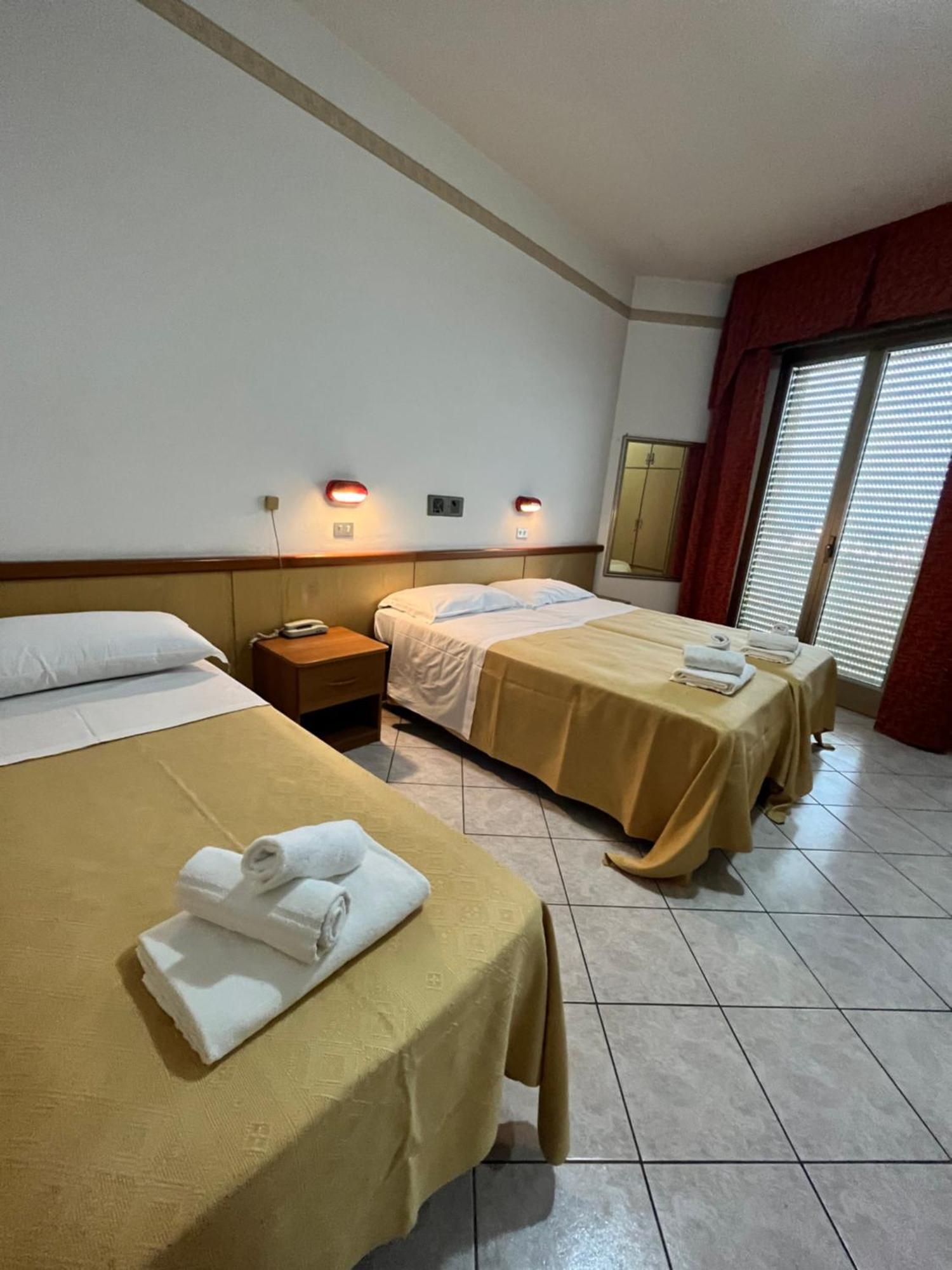 Hotel Columbia Frontemare Ρίμινι Εξωτερικό φωτογραφία