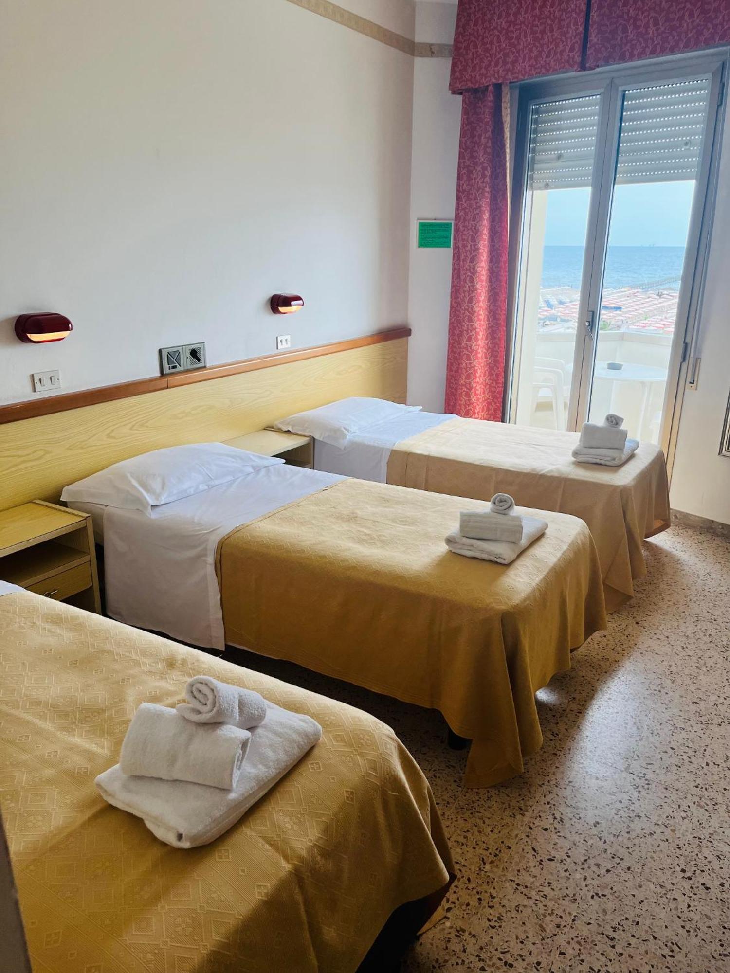 Hotel Columbia Frontemare Ρίμινι Εξωτερικό φωτογραφία