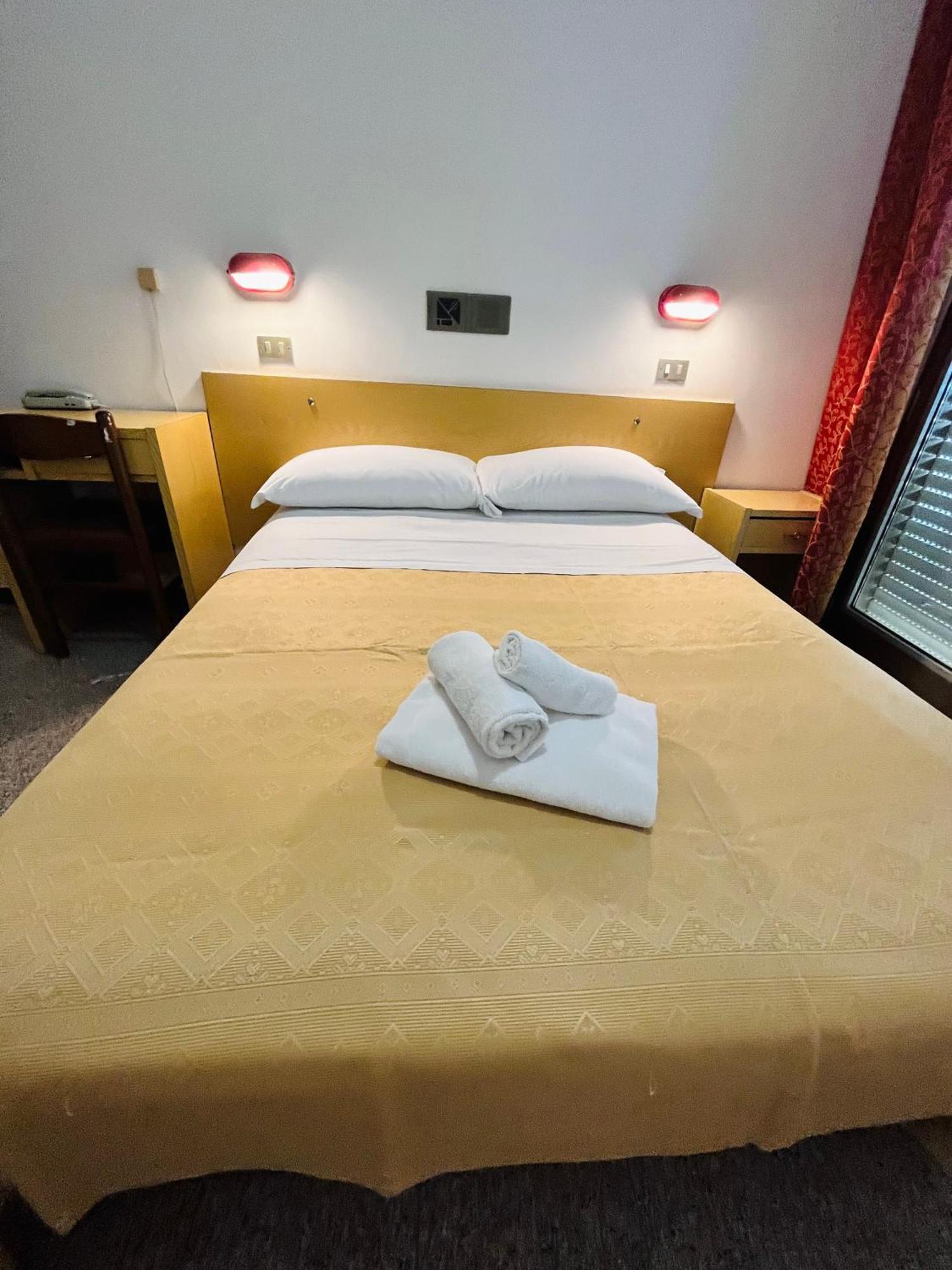 Hotel Columbia Frontemare Ρίμινι Εξωτερικό φωτογραφία