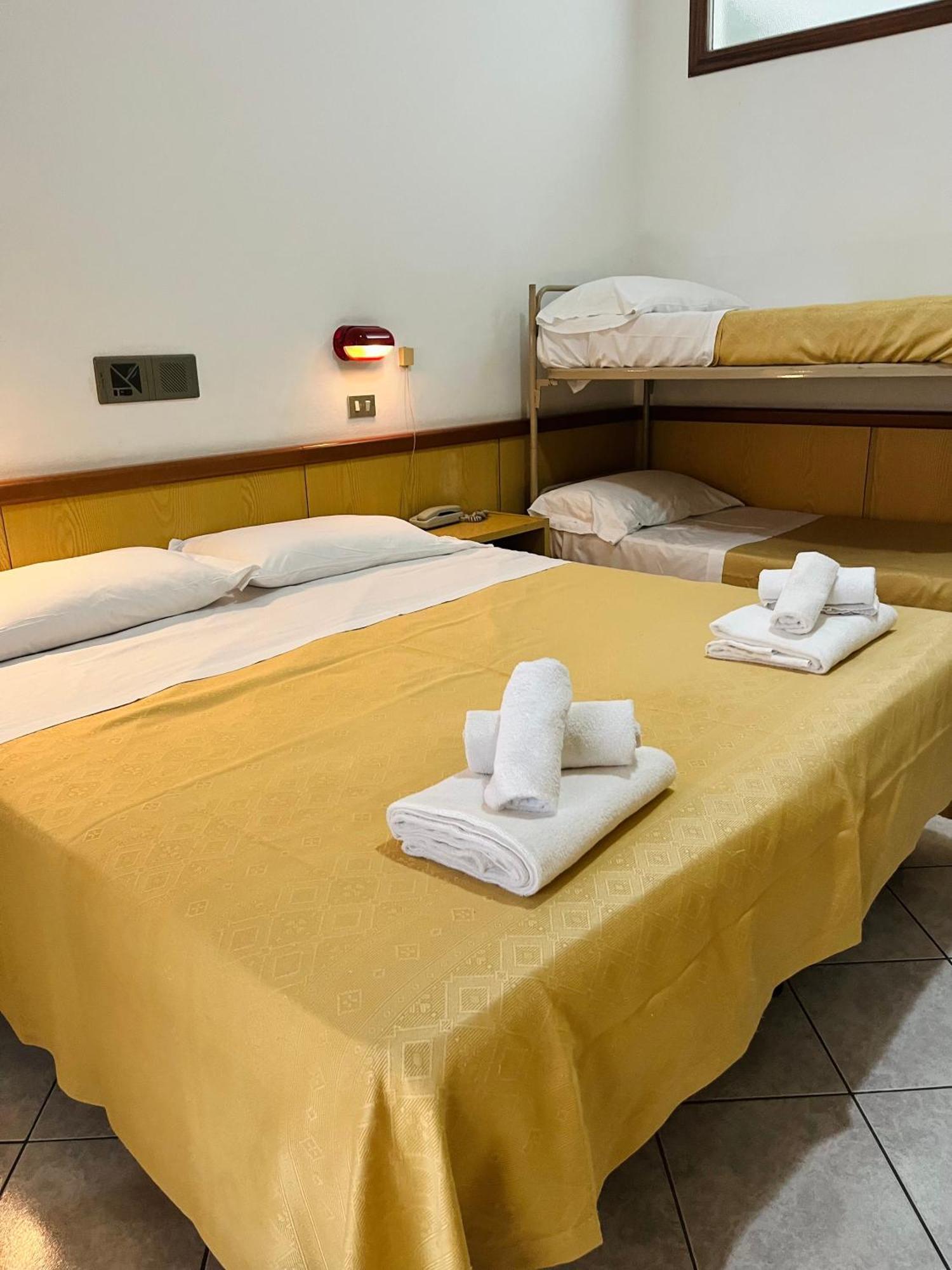 Hotel Columbia Frontemare Ρίμινι Εξωτερικό φωτογραφία